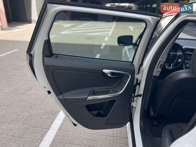 Внедорожник / Кроссовер Volvo XC60 2015 в Киеве