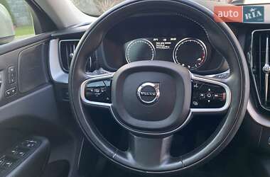 Внедорожник / Кроссовер Volvo XC60 2019 в 