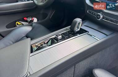 Внедорожник / Кроссовер Volvo XC60 2023 в 