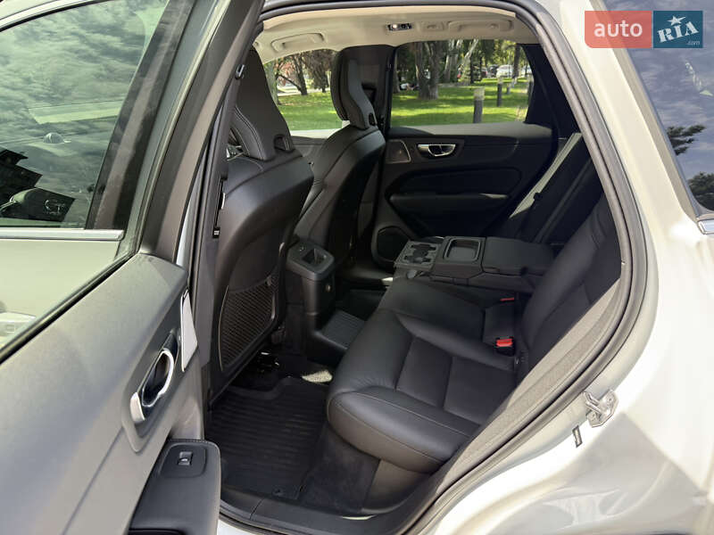 Внедорожник / Кроссовер Volvo XC60 2020 в Днепре