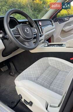 Внедорожник / Кроссовер Volvo XC60 2022 в 