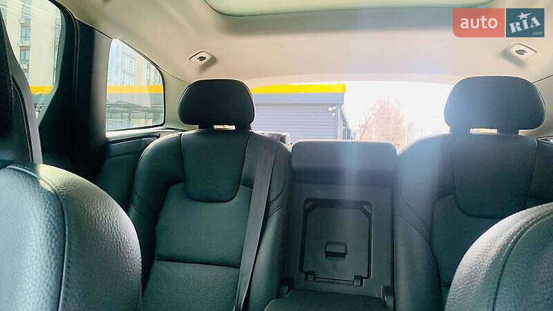 Внедорожник / Кроссовер Volvo XC60 2018 в Киеве