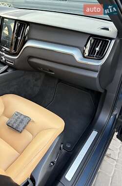 Внедорожник / Кроссовер Volvo XC60 2019 в 