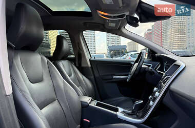 Внедорожник / Кроссовер Volvo XC60 2015 в 