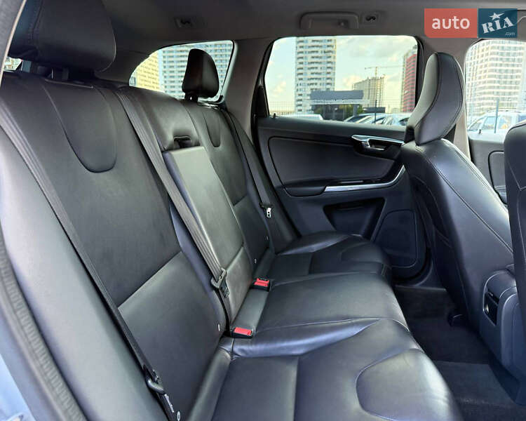 Внедорожник / Кроссовер Volvo XC60 2015 в Киеве