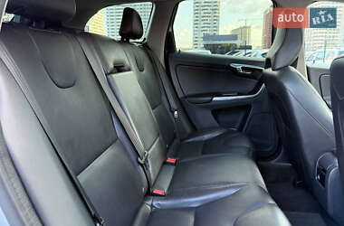 Внедорожник / Кроссовер Volvo XC60 2015 в 