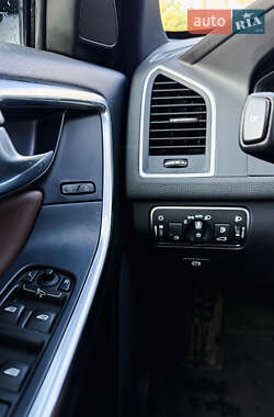 Внедорожник / Кроссовер Volvo XC60 2016 в 