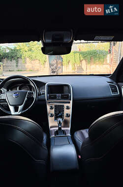 Внедорожник / Кроссовер Volvo XC60 2016 в 