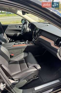 Внедорожник / Кроссовер Volvo XC60 2018 в 