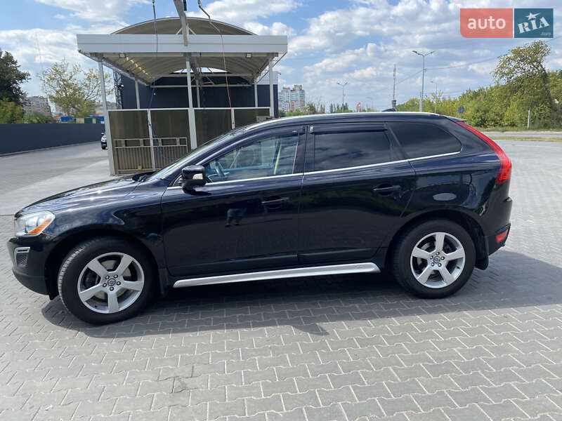 Внедорожник / Кроссовер Volvo XC60 2010 в Полтаве
