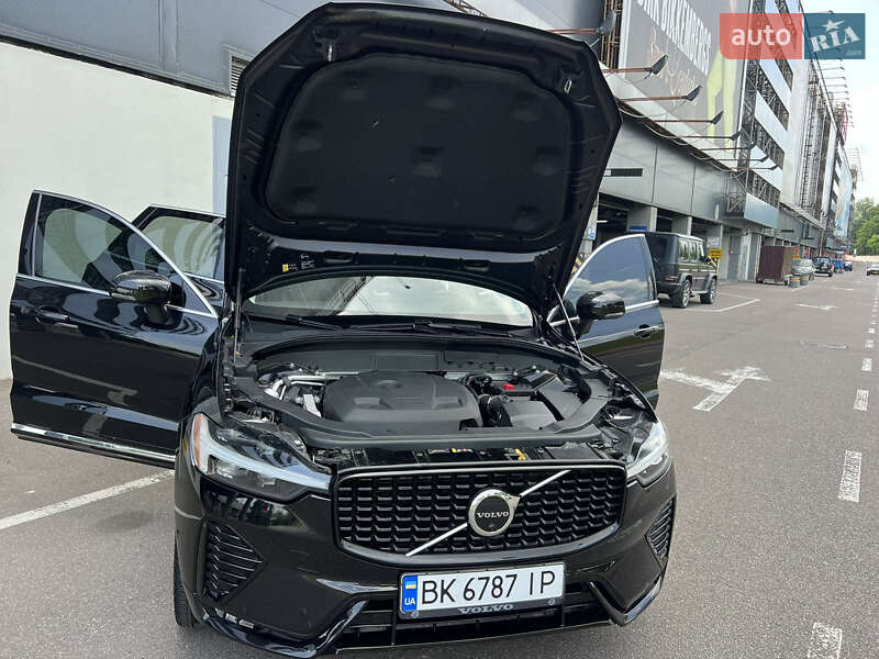Внедорожник / Кроссовер Volvo XC60 2021 в Киеве