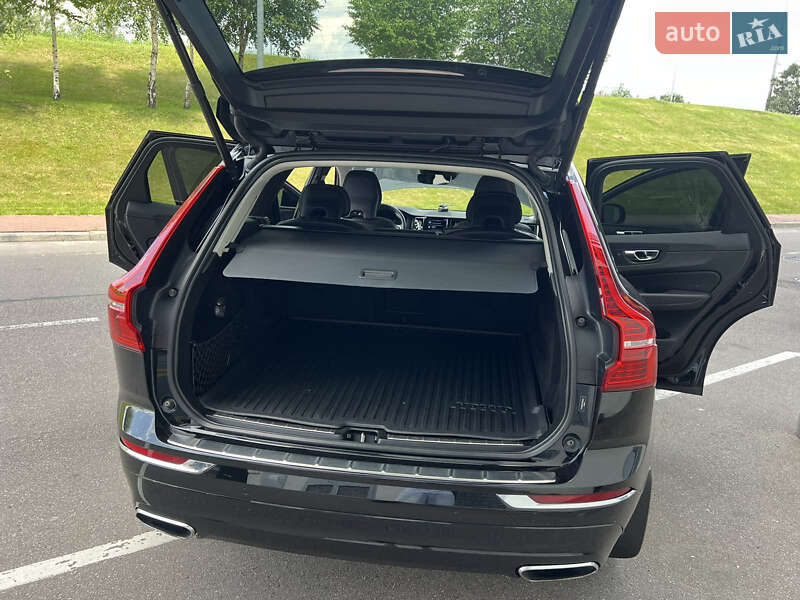 Внедорожник / Кроссовер Volvo XC60 2021 в Киеве
