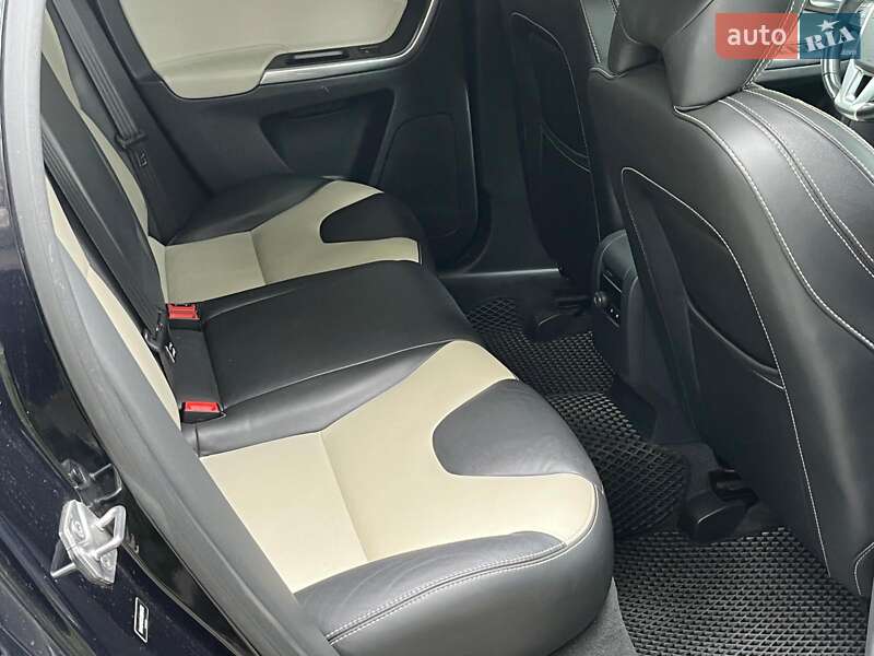 Внедорожник / Кроссовер Volvo XC60 2016 в Киеве