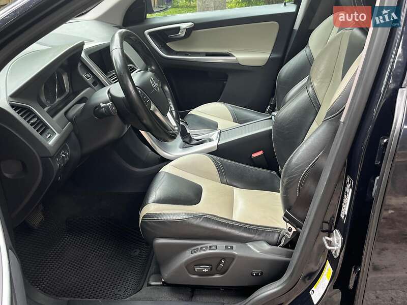 Внедорожник / Кроссовер Volvo XC60 2016 в Киеве