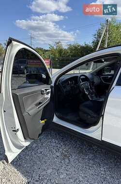 Внедорожник / Кроссовер Volvo XC60 2011 в 