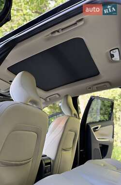 Внедорожник / Кроссовер Volvo XC60 2015 в 