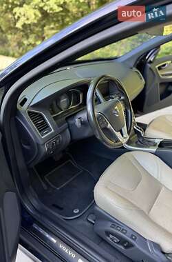 Внедорожник / Кроссовер Volvo XC60 2015 в 