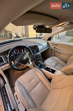 Внедорожник / Кроссовер Volvo XC60 2014 в 