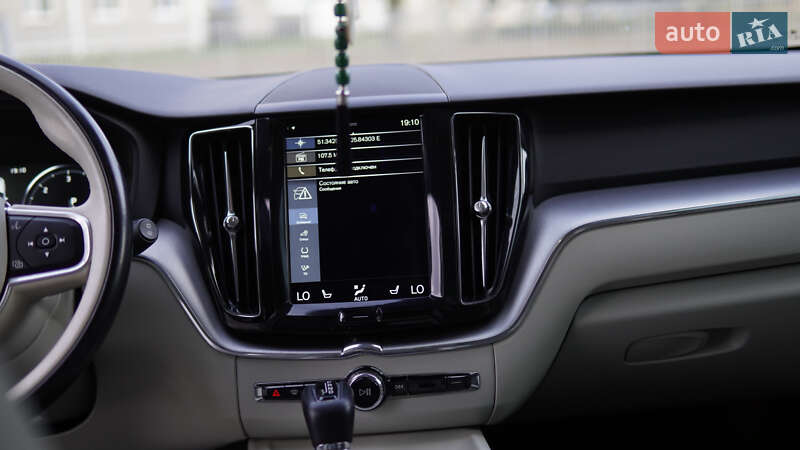 Внедорожник / Кроссовер Volvo XC60 2017 в Вараше