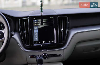 Внедорожник / Кроссовер Volvo XC60 2017 в 