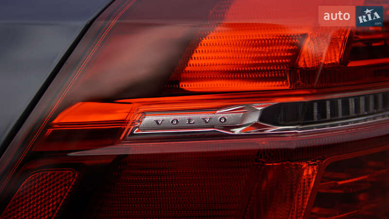 Внедорожник / Кроссовер Volvo XC60 2017 в Вараше