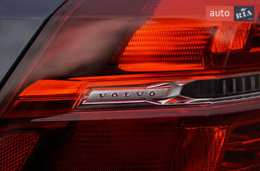 Внедорожник / Кроссовер Volvo XC60 2017 в 