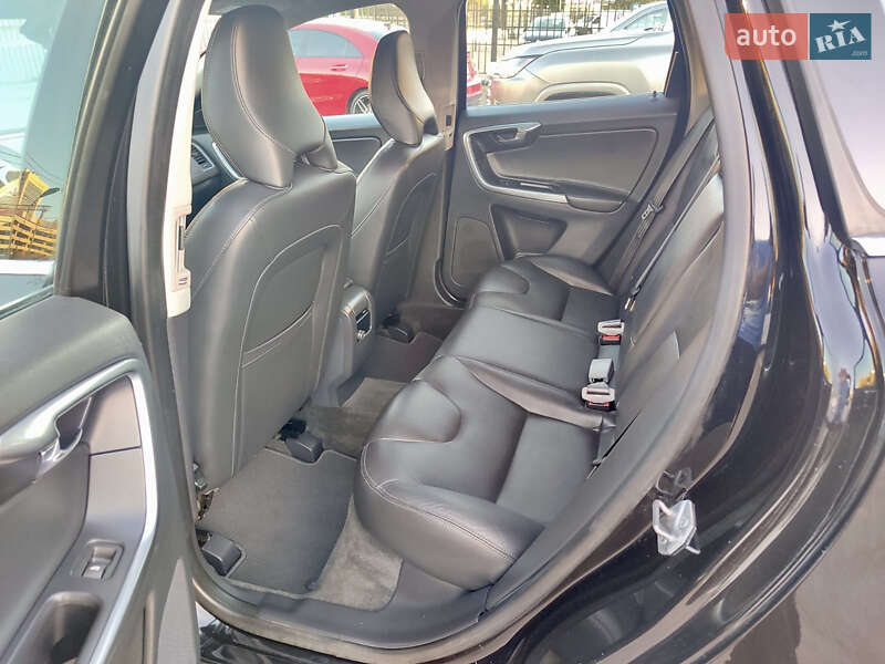 Внедорожник / Кроссовер Volvo XC60 2016 в Киеве