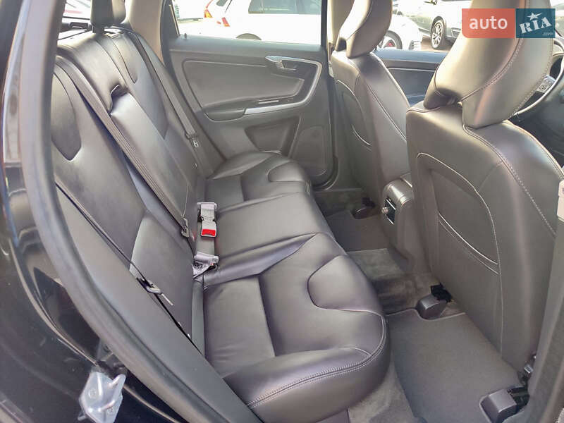 Внедорожник / Кроссовер Volvo XC60 2016 в Киеве