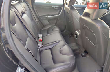 Внедорожник / Кроссовер Volvo XC60 2016 в 