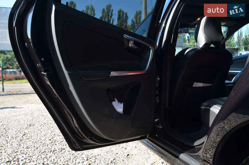 Внедорожник / Кроссовер Volvo XC60 2017 в Киеве