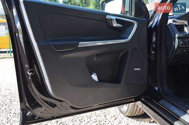 Внедорожник / Кроссовер Volvo XC60 2017 в Киеве