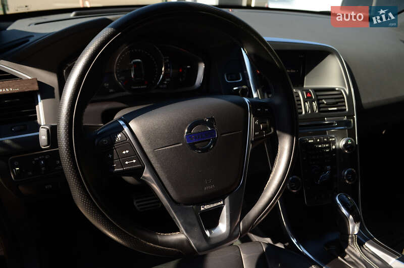 Внедорожник / Кроссовер Volvo XC60 2017 в Киеве