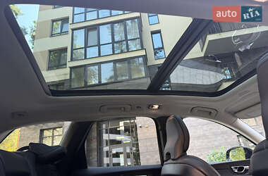 Внедорожник / Кроссовер Volvo XC60 2021 в 