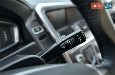 Внедорожник / Кроссовер Volvo XC60 2015 в 