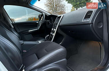 Внедорожник / Кроссовер Volvo XC60 2015 в 