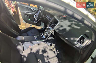Внедорожник / Кроссовер Volvo XC60 2015 в 