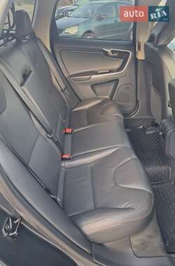 Позашляховик / Кросовер Volvo XC60 2013 в 