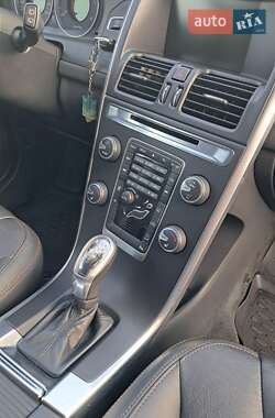 Позашляховик / Кросовер Volvo XC60 2013 в 