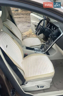 Внедорожник / Кроссовер Volvo XC60 2012 в 