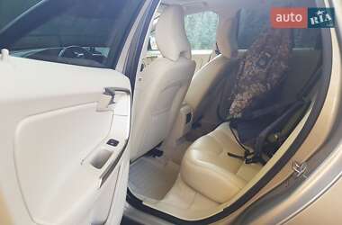 Внедорожник / Кроссовер Volvo XC60 2015 в 