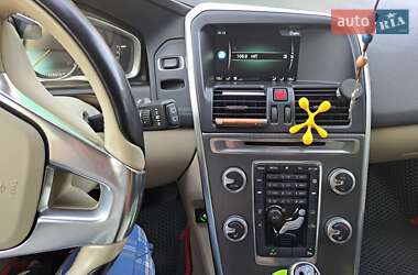 Внедорожник / Кроссовер Volvo XC60 2015 в 