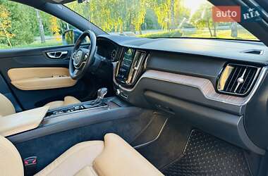 Внедорожник / Кроссовер Volvo XC60 2019 в 