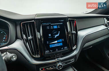 Внедорожник / Кроссовер Volvo XC60 2019 в 