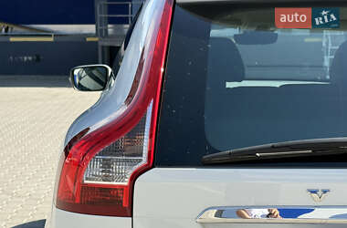 Внедорожник / Кроссовер Volvo XC60 2016 в 