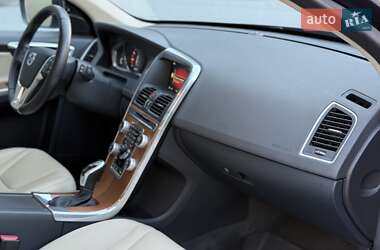Позашляховик / Кросовер Volvo XC60 2016 в 