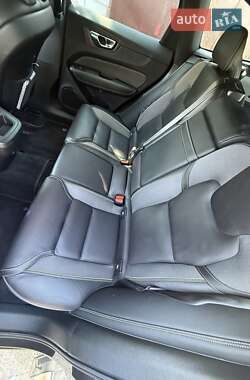 Внедорожник / Кроссовер Volvo XC60 2020 в 