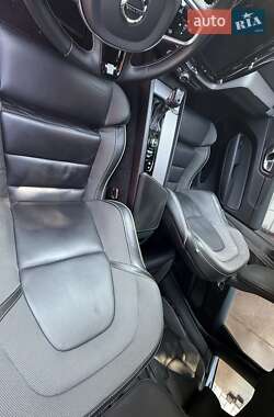 Внедорожник / Кроссовер Volvo XC60 2020 в 