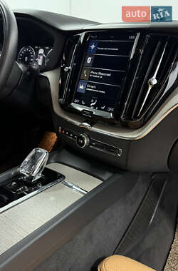 Внедорожник / Кроссовер Volvo XC60 2020 в 