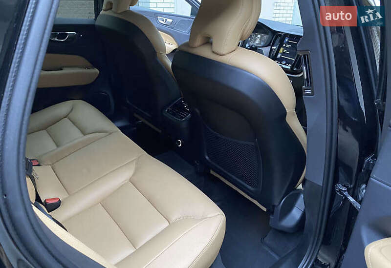 Внедорожник / Кроссовер Volvo XC60 2018 в Киеве