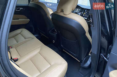 Внедорожник / Кроссовер Volvo XC60 2018 в 